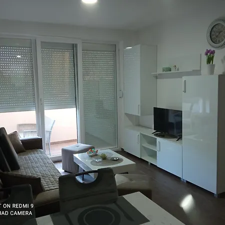 Apartment With Pool *