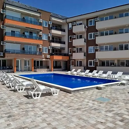 Apartment With Pool Veliko Gradiste