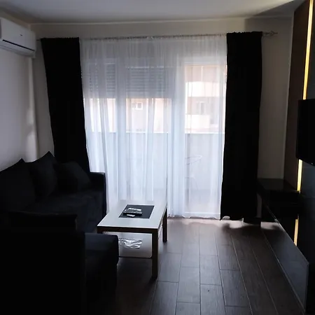 Apartment With Pool *